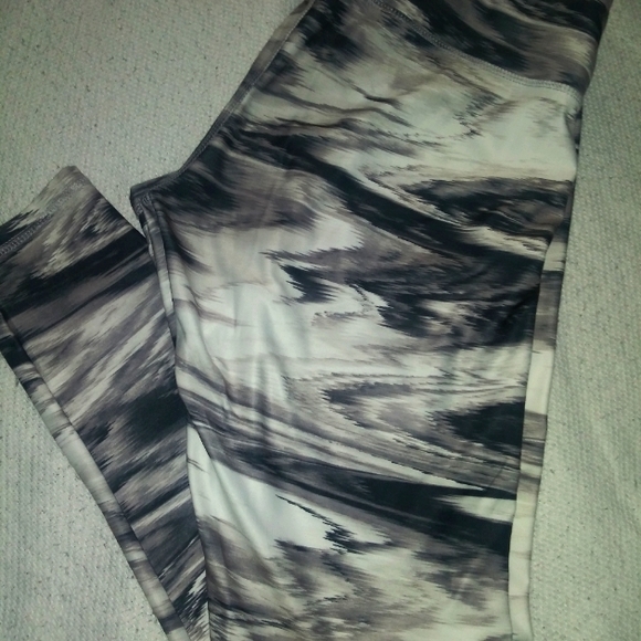 Danskin Pants - NWT!! LEGGINGS! Black & White Size XL Danksin FITTED EXERCISE YOGA DANCE WEAR